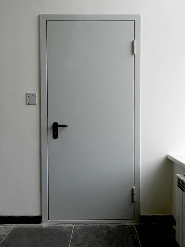 Серая пожаростойкая дверь