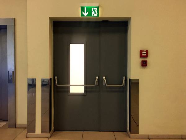 Дверь со стеклопакетом