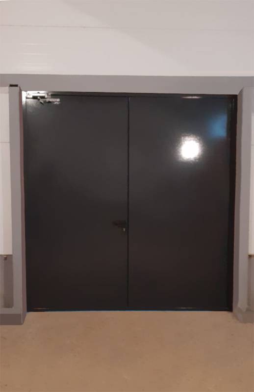 Двупольная дверь, вид сзади (склад, шоссе Энтузиастов, 4)