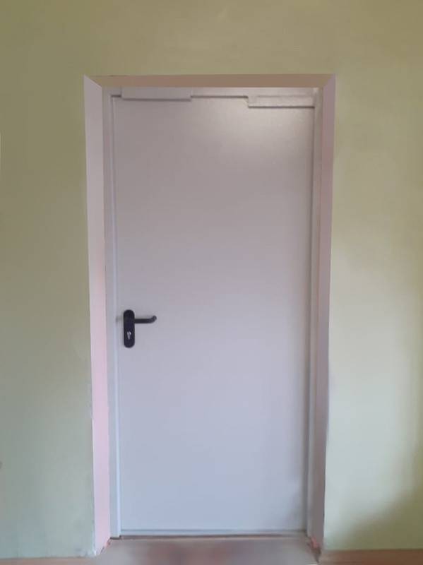 Огнестойкая дверь, фото изнутри (ул. Крымский Вал, 8 к2)